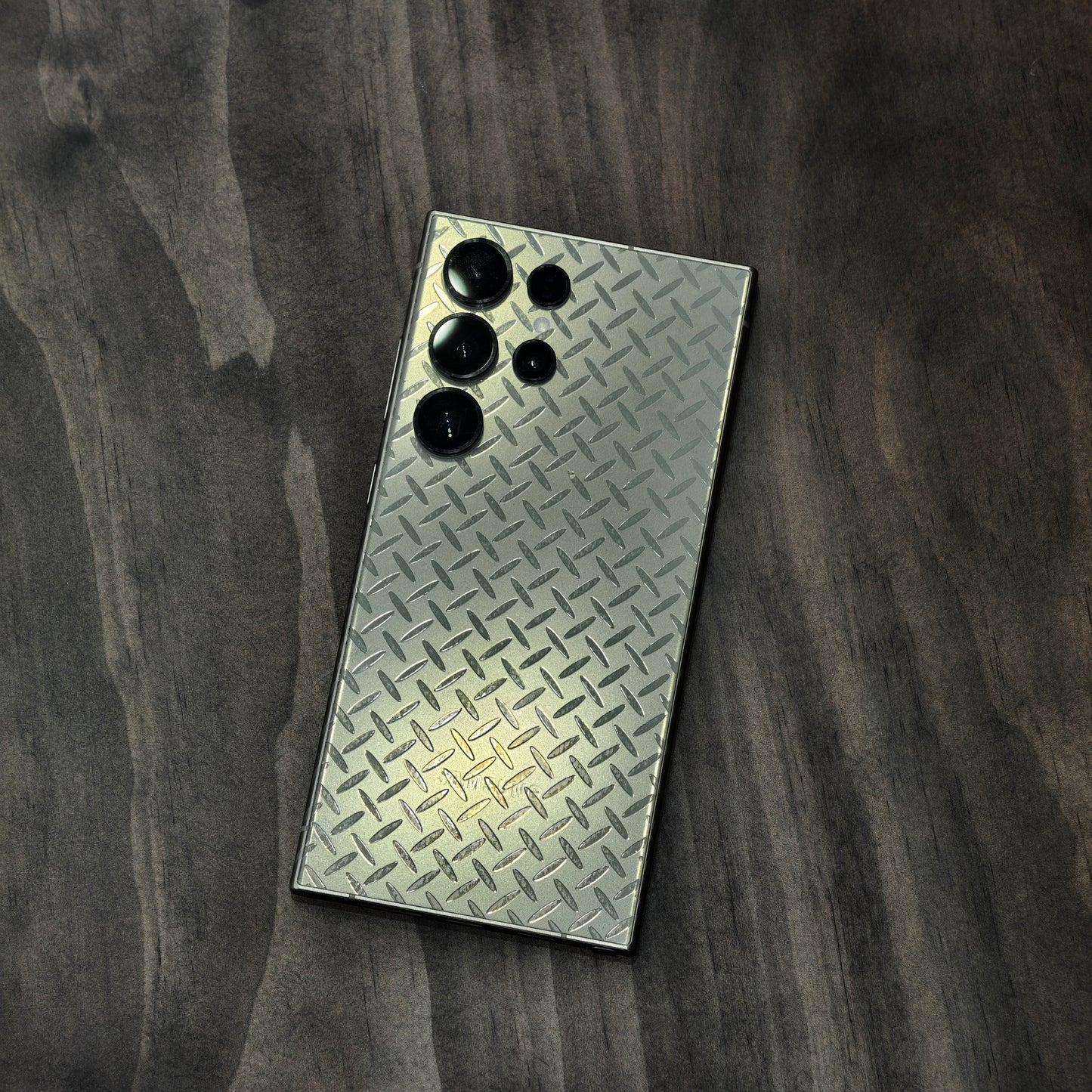 工業風金屬板 Industrial-chic steel floors