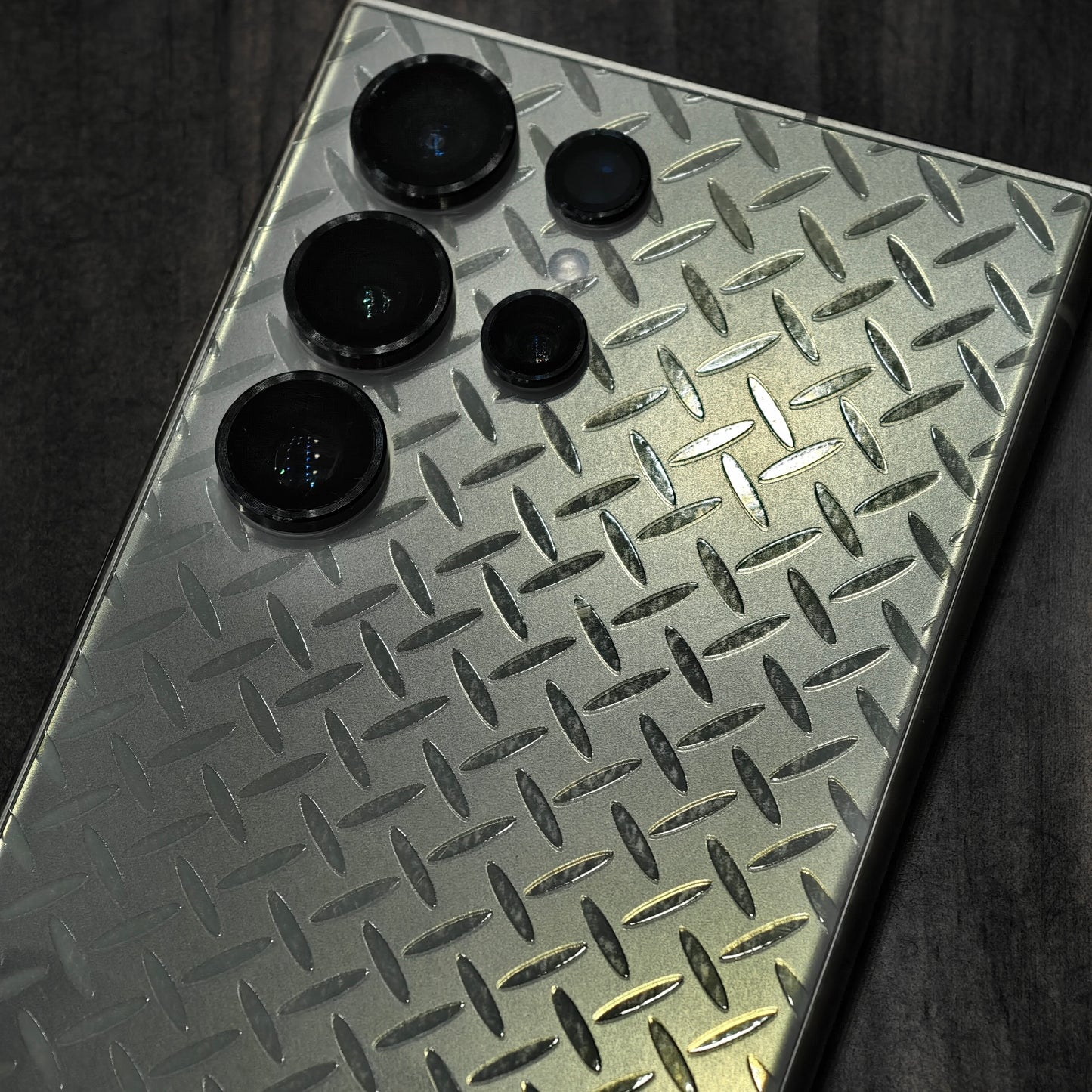 工業風金屬板 Industrial-chic steel floors