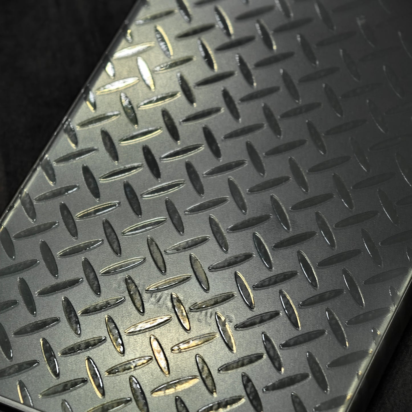 工業風金屬板 Industrial-chic steel floors