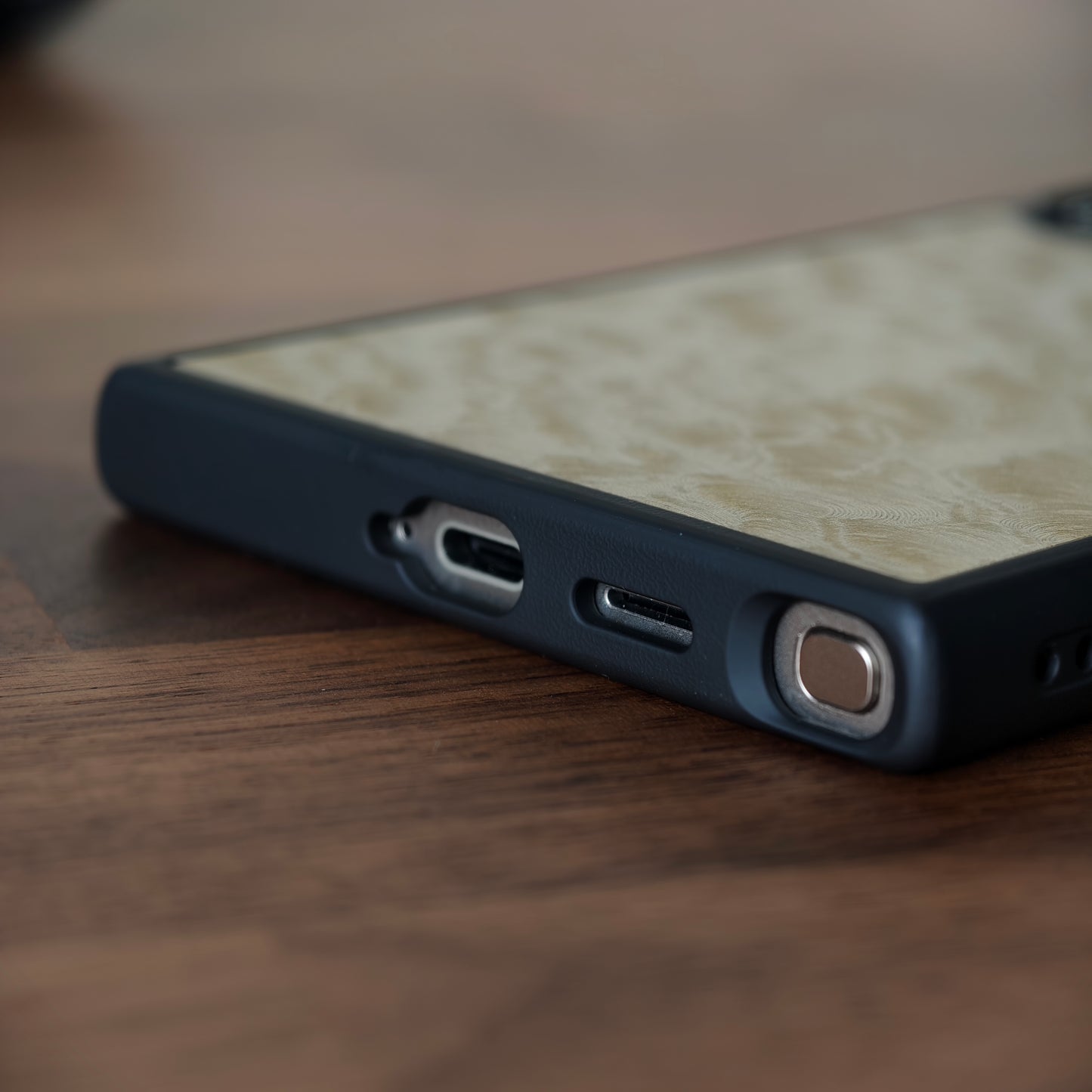 Airfilm品牌 - Defender Magsafe Case Golden Wave 鑄造金海浪